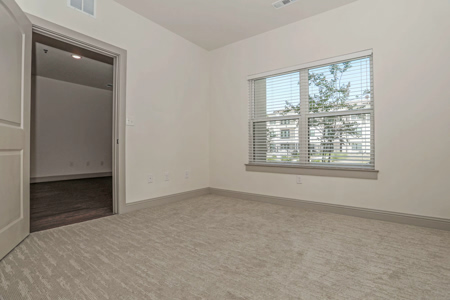 Avanti-Legacy-Emerald-Point 40